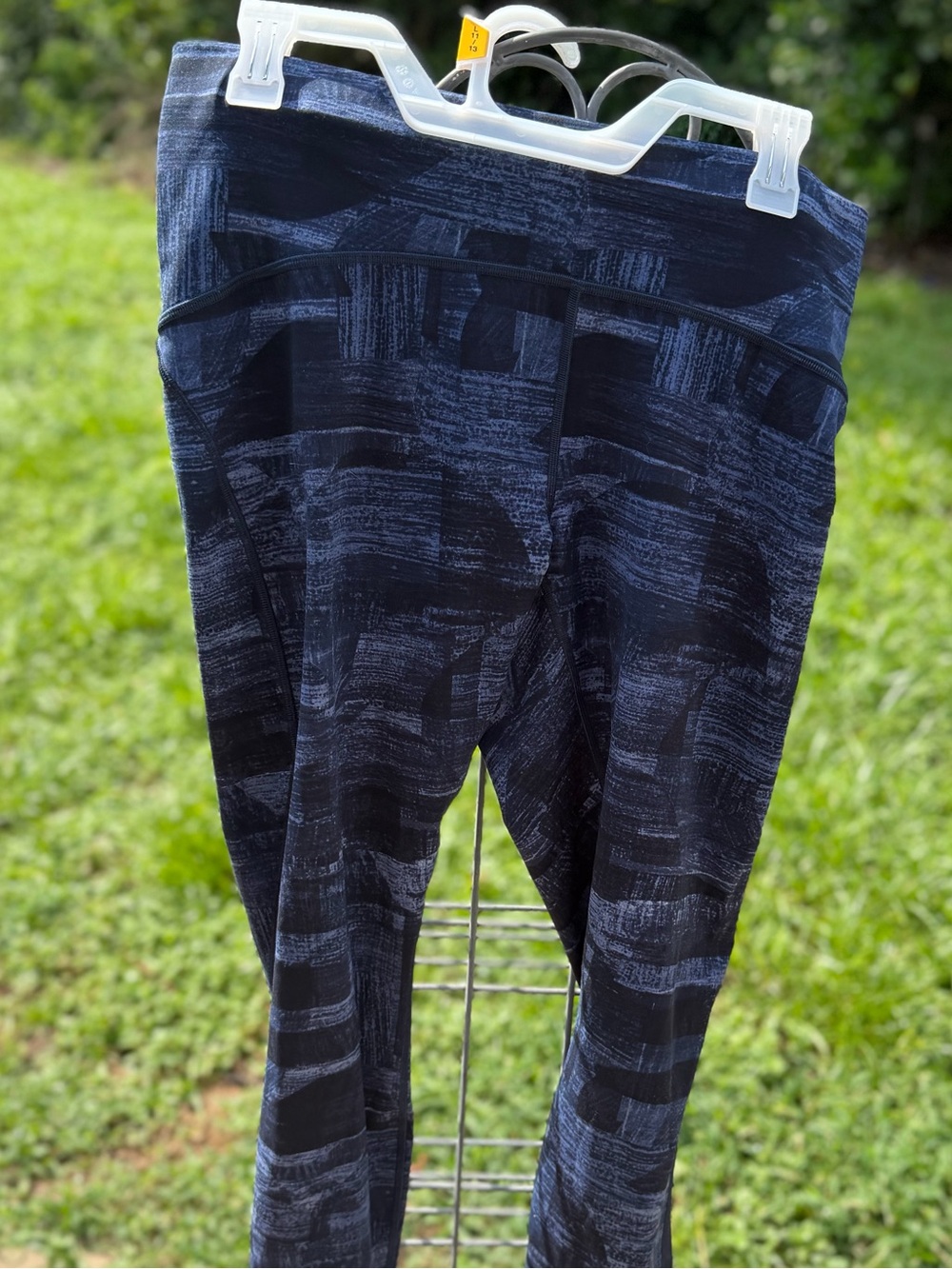 Lululemon Dark Navy & Black Patterned Athletic Leggings - size 12